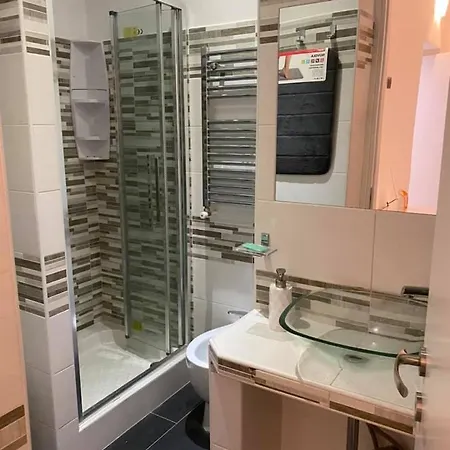A Due Passi Da San Pietro Guest house